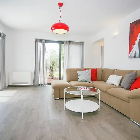 Luxurious In With Swimming Pool Villa *