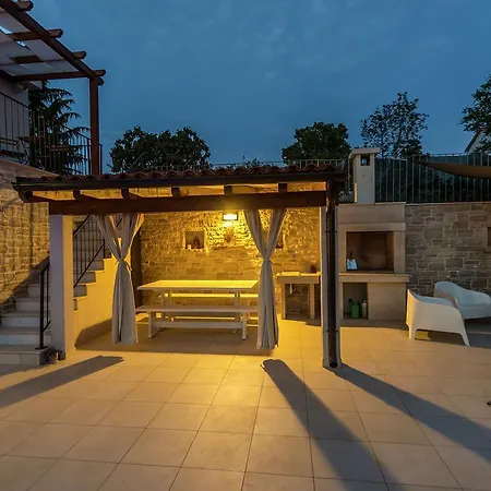Luxurious In With Swimming Pool