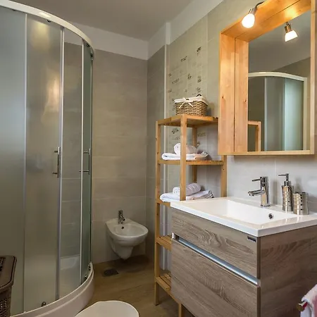 Luxurious In With Swimming Pool Villa Tinjan