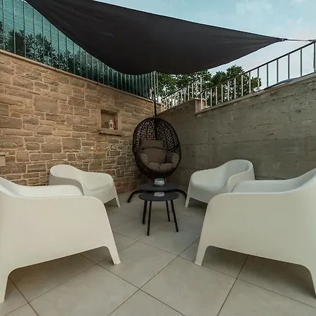 Luxurious In With Swimming Pool * Tinjan