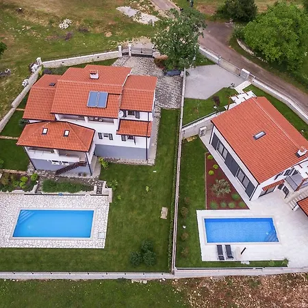 Villa Luxurious In With Swimming Pool Tinjan