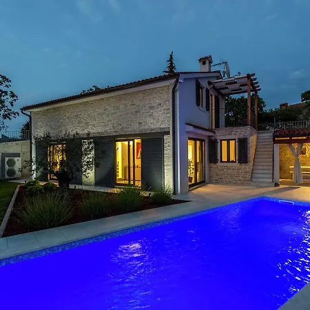 Villa Luxurious In With Swimming Pool